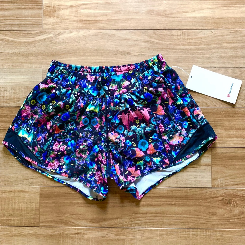 Lululemon Hotty Hot Low-Rise Lined Shorts 2.5"